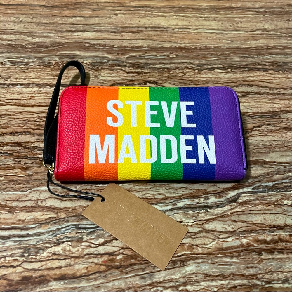 STEVE MADDEN - Picture 1 of 4